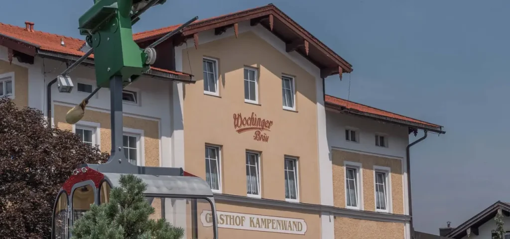 Gasthaus Kampenwand von aussen - Auerbräu Festhalle