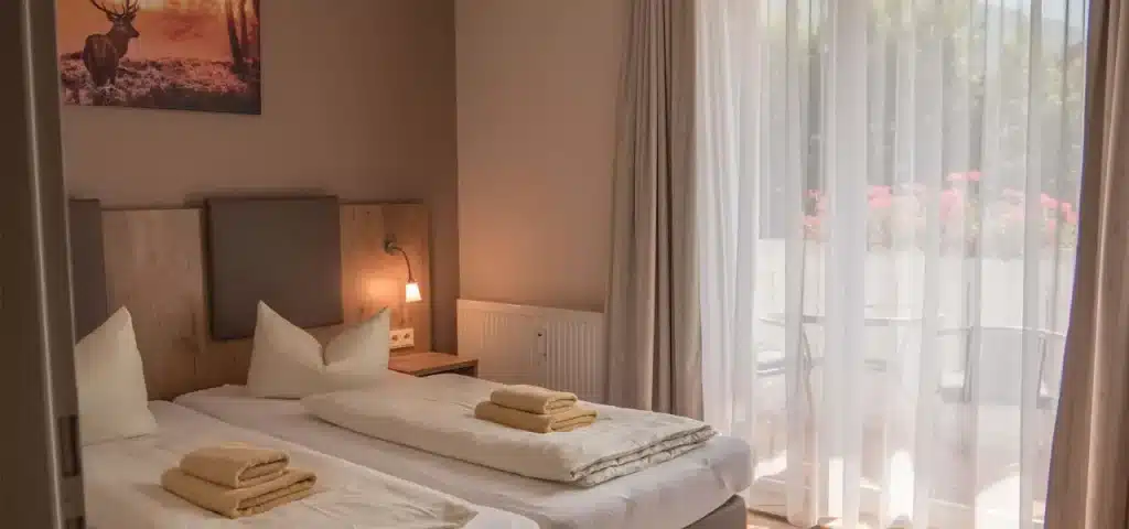 Zimmer mit Balkon im Gasthaus Kampenwand - Auerbräu Festhalle Partner