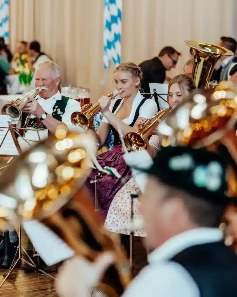 Musikalische Begleitung auf dem Rosenheimer Herbstfest mit einigen Blasinstrumenten