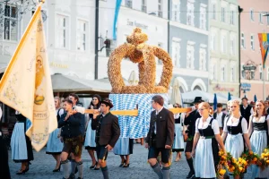 Rosenheimer Herbstfest-Umzug durch die Innenstadt von Rosenheim